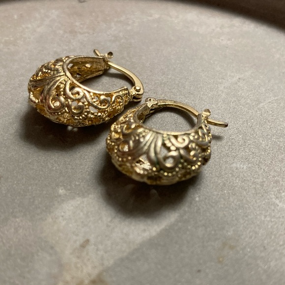 Vintage Jewelry - Elegant Vintage Hoop Earrings